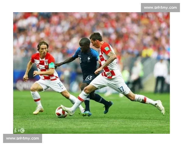 高卢雄鸡对决巴尔干奇迹法国克罗地亚决赛巅峰之夜世界杯荣耀终章